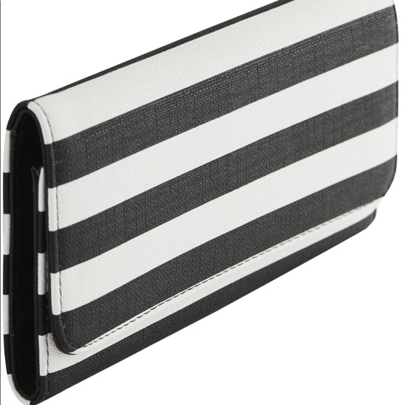 ⚓️ 2/ $50⚓️ Black & White Striped Wallet - Picture 6 of 8